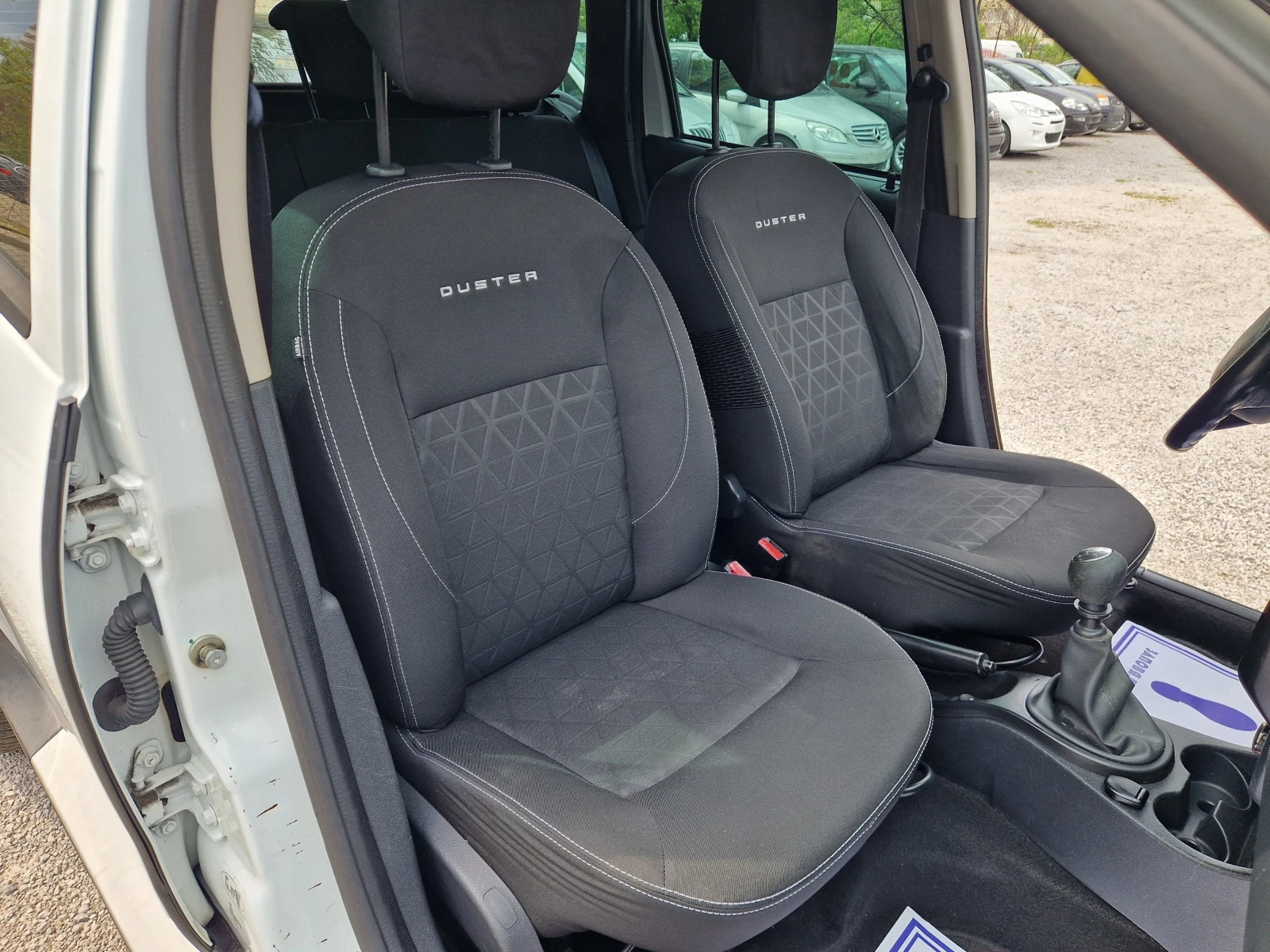 Dacia Duster 1.5dci, снимка 13 - Автомобили и джипове - 54256449