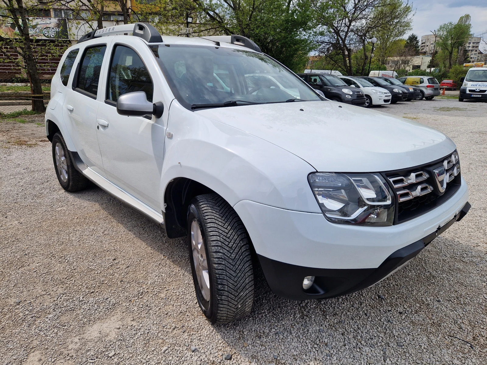 Dacia Duster 1.5dci, снимка 3 - Автомобили и джипове - 54256449