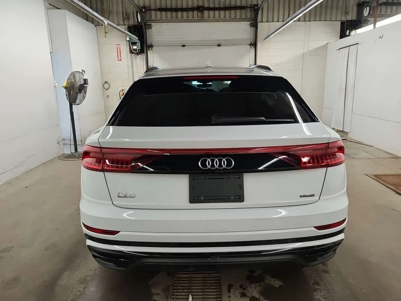 Audi Q8 * ДИСТРОНИК* 360 КАМЕРА* ОБДУХВАНЕ* ПАНОРАМА* , снимка 4 - Автомобили и джипове - 54844690