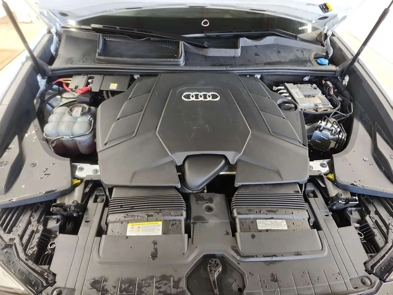 Audi Q8 * ДИСТРОНИК* 360 КАМЕРА* ОБДУХВАНЕ* ПАНОРАМА* , снимка 17 - Автомобили и джипове - 54844690