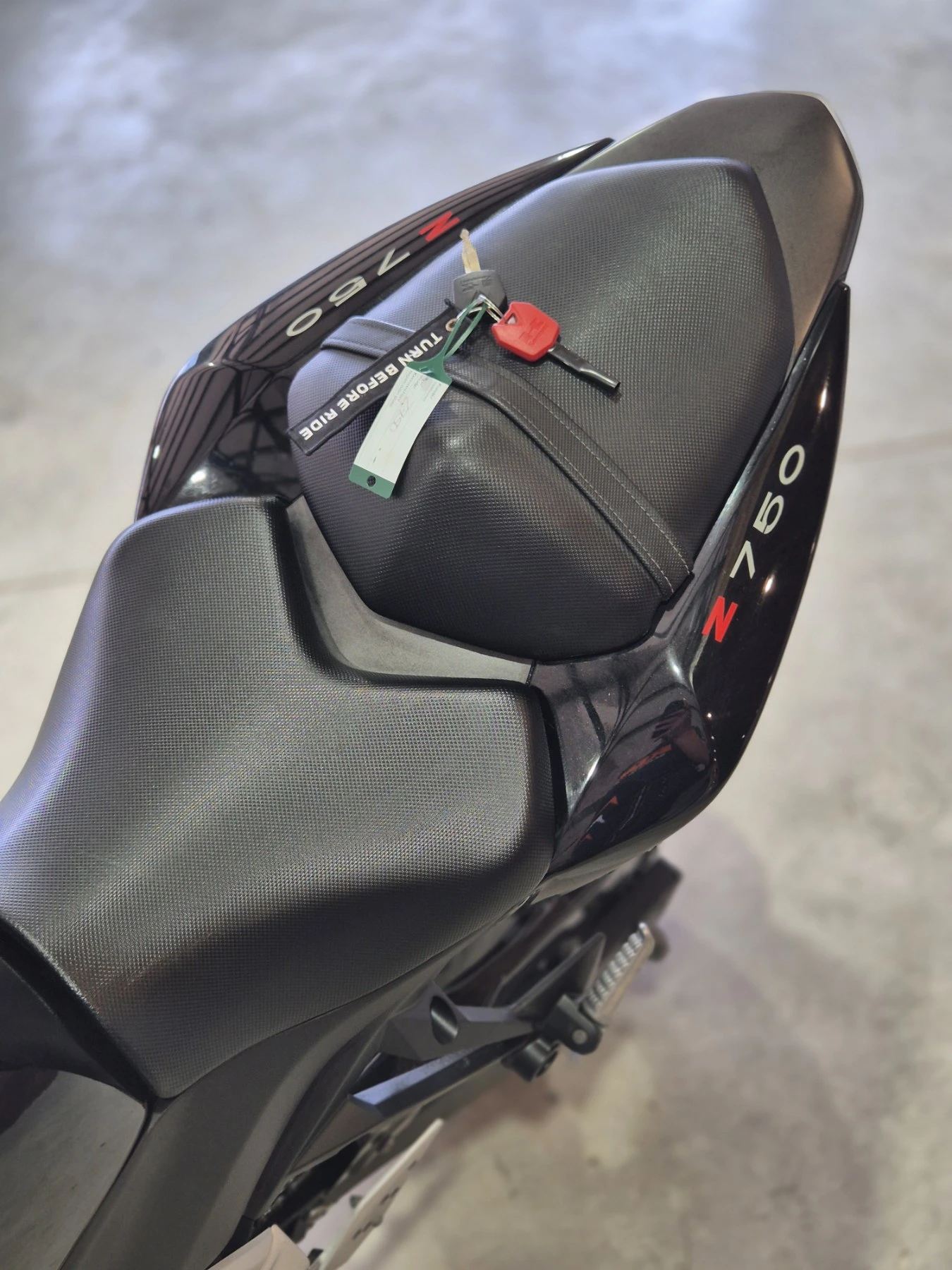 Kawasaki Z 750 ABS!!! A2!! AKRAPOVIC!! Нов внос от ШВЕЙЦАРИЯ!, снимка 13 - Мотоциклети и мототехника - 54440318