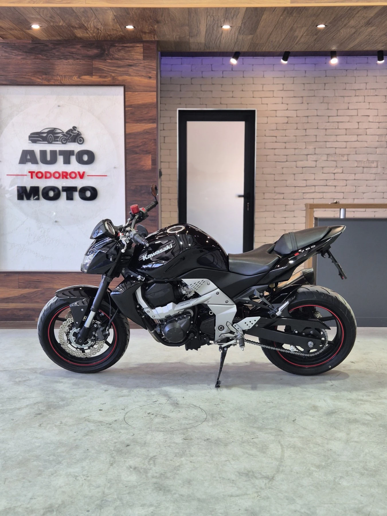 Kawasaki Z 750 ABS!!! A2!! AKRAPOVIC!! Нов внос от ШВЕЙЦАРИЯ!, снимка 4 - Мотоциклети и мототехника - 54440318