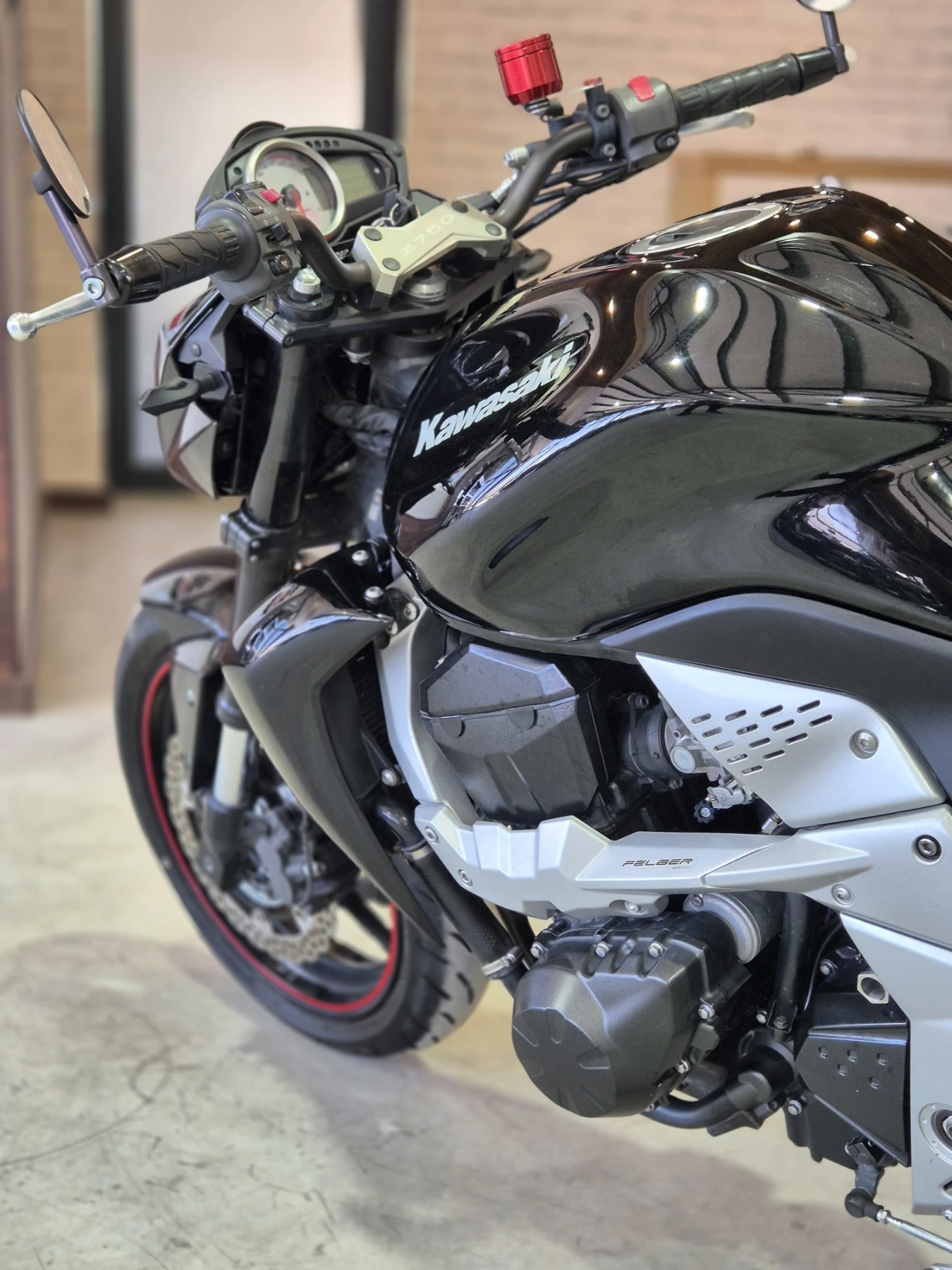 Kawasaki Z 750 ABS!!! A2!! AKRAPOVIC!! Нов внос от ШВЕЙЦАРИЯ!, снимка 10 - Мотоциклети и мототехника - 54440318
