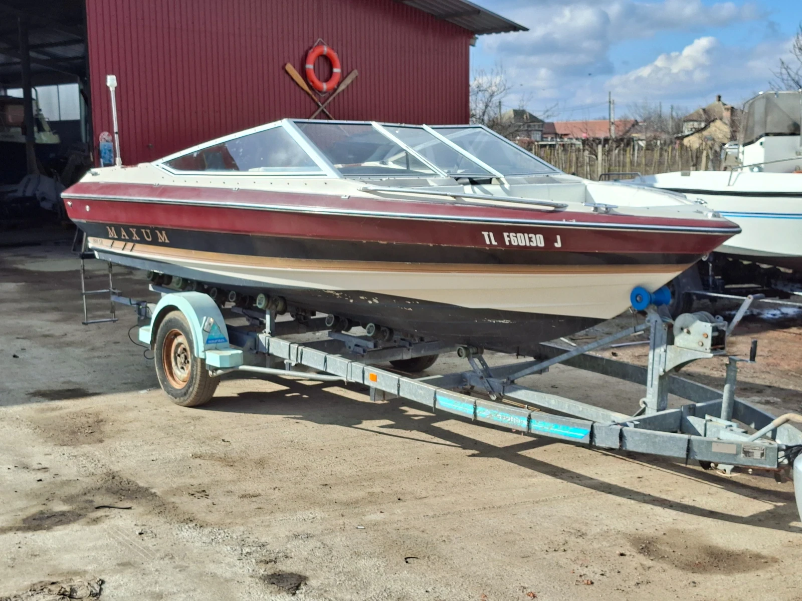 Моторна яхта Maxum 1800XR Bowrider - изображение 9