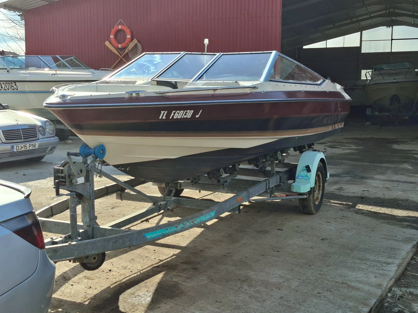 Моторна яхта Maxum 1800XR Bowrider - изображение 3