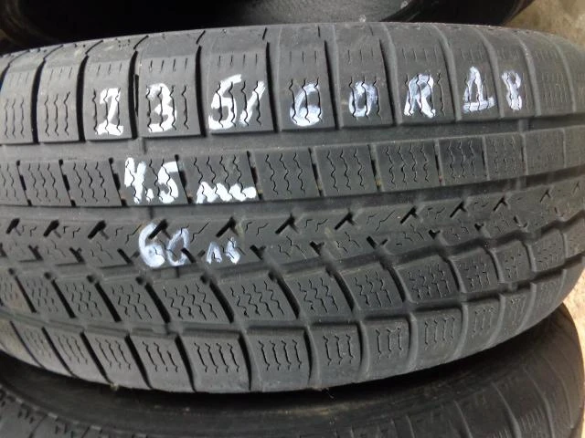 Гуми Зимни 235/60R18, снимка 1 - Гуми и джанти - 20208344