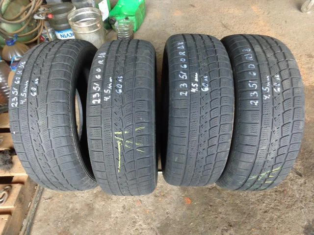 Гуми Зимни 235/60R18, снимка 2 - Гуми и джанти - 20208344