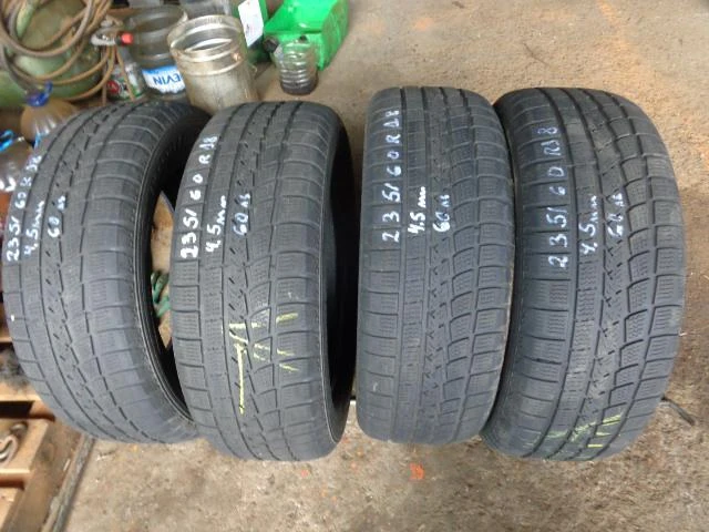 Гуми Зимни 235/60R18, снимка 7 - Гуми и джанти - 20208344