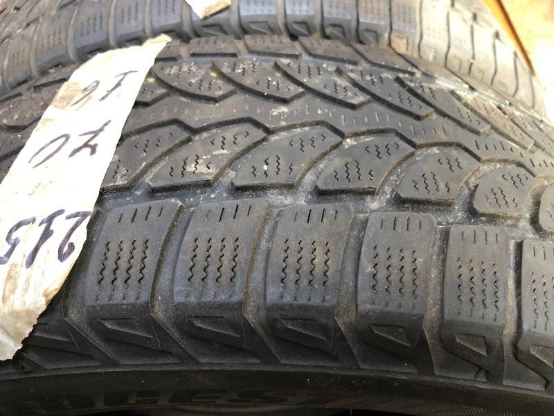 Гуми Зимни 215/70R16, снимка 1 - Гуми и джанти - 46829791