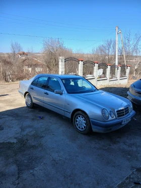 Mercedes-Benz E 220 Е 220, снимка 1