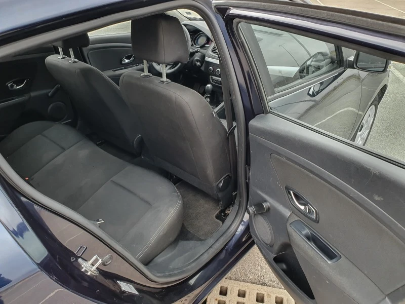 Renault Megane 1.5 dCi, снимка 13 - Автомобили и джипове - 43217490