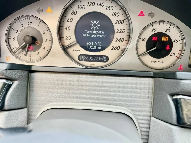 Mercedes-Benz E 270, снимка 5 - Автомобили и джипове - 52578662