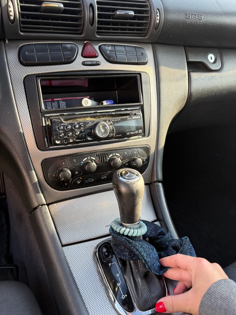 Mercedes-Benz C 220, снимка 10 - Автомобили и джипове - 52847688