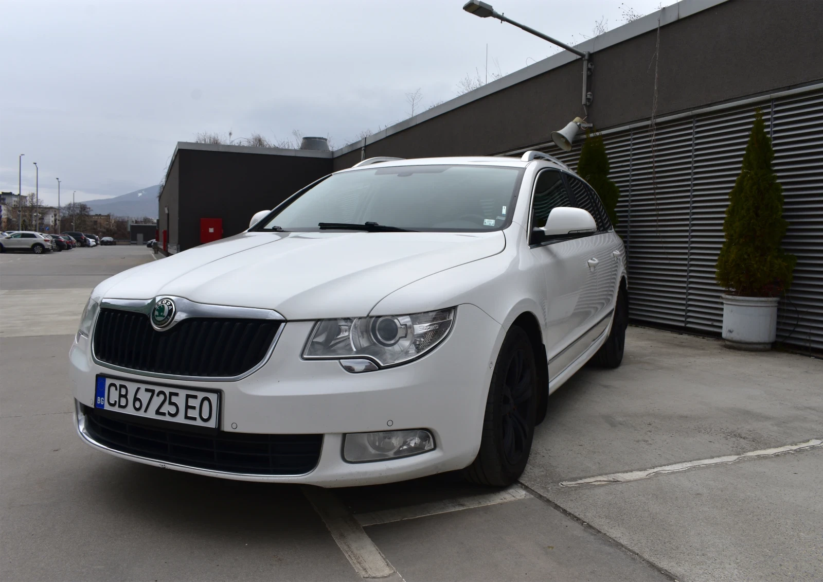 Skoda Superb 2.0 TDI - 170 кс - DSG - КОЖА - TOP SPEC - изображение 3