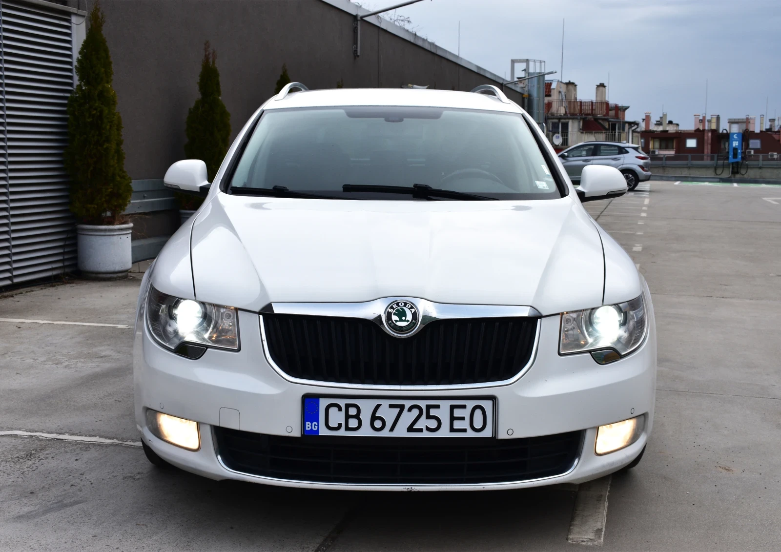 Skoda Superb 2.0 TDI - 170 кс - DSG - КОЖА - TOP SPEC - изображение 2