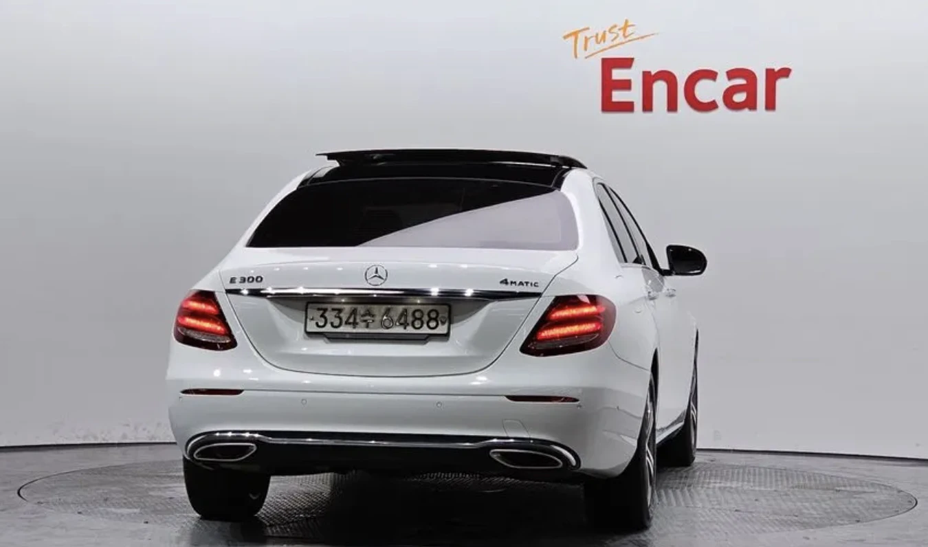 Mercedes-Benz E 300 4MATIC* ДИГИТАЛНО* ТАБЛО* ПОДГРЕВ* ОБДУХВАНЕ* 360К, снимка 4 - Автомобили и джипове - 53708223