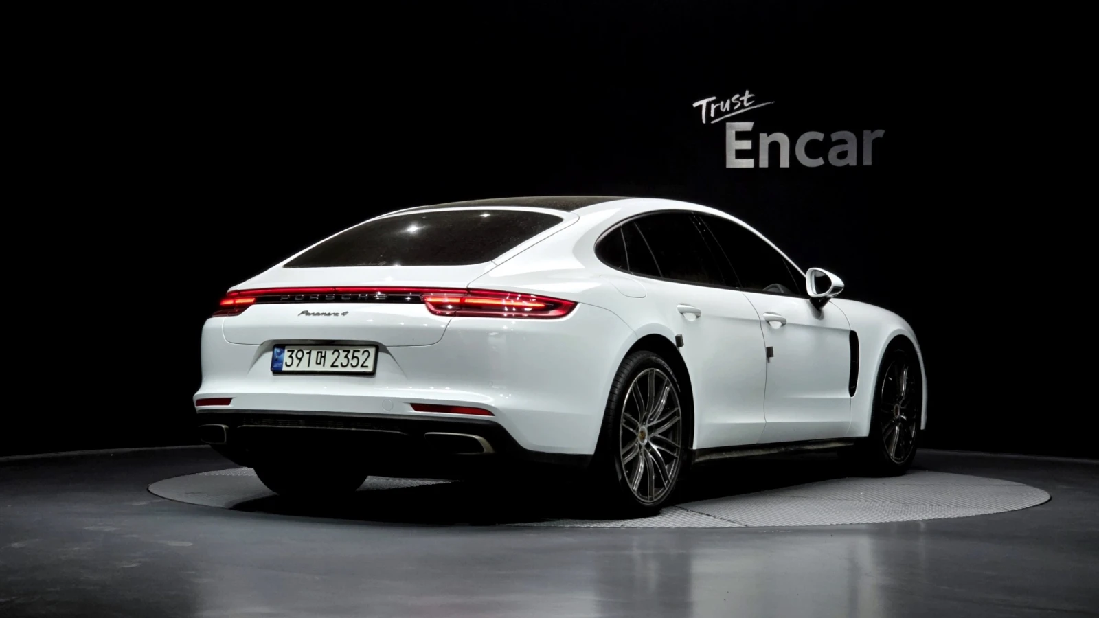 Porsche Panamera 4* Pano* 360* Keyless* АВТОКРЕДИТ, снимка 3 - Автомобили и джипове - 54577128