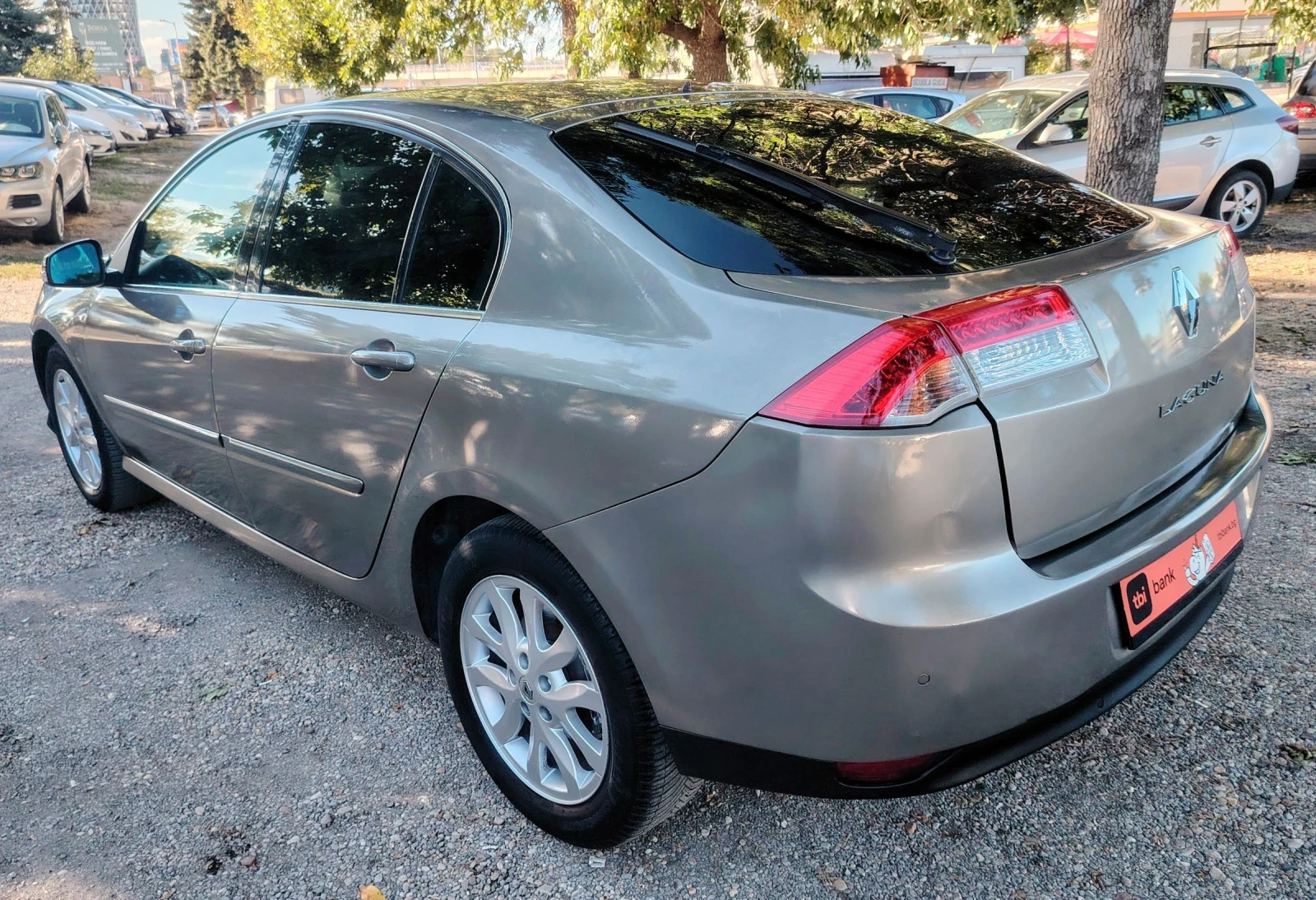 Renault Laguna 2.0DCI, снимка 12 - Автомобили и джипове - 56439159