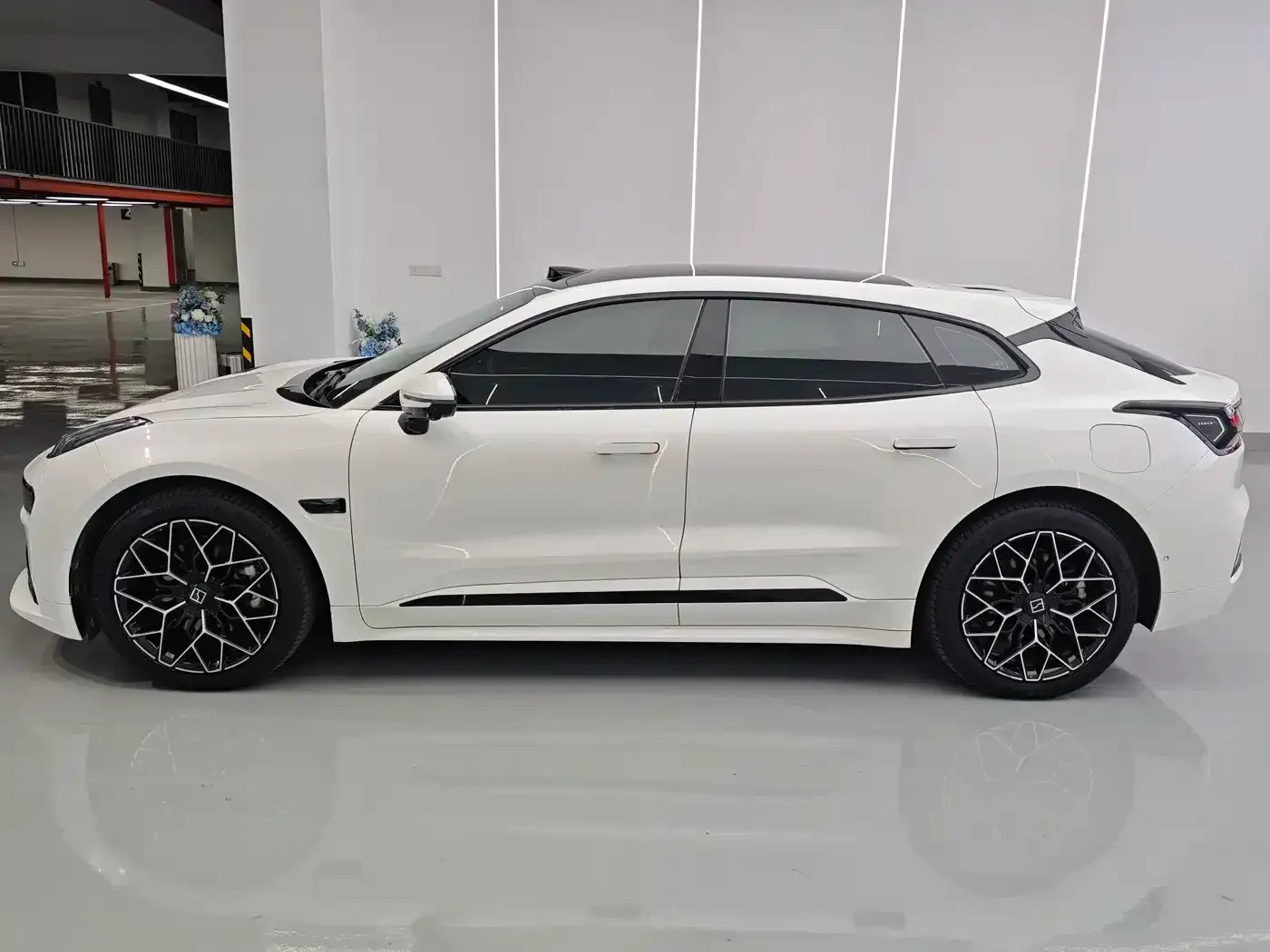 Zeekr 001 ME Edition AWD, снимка 3 - Автомобили и джипове - 56635318