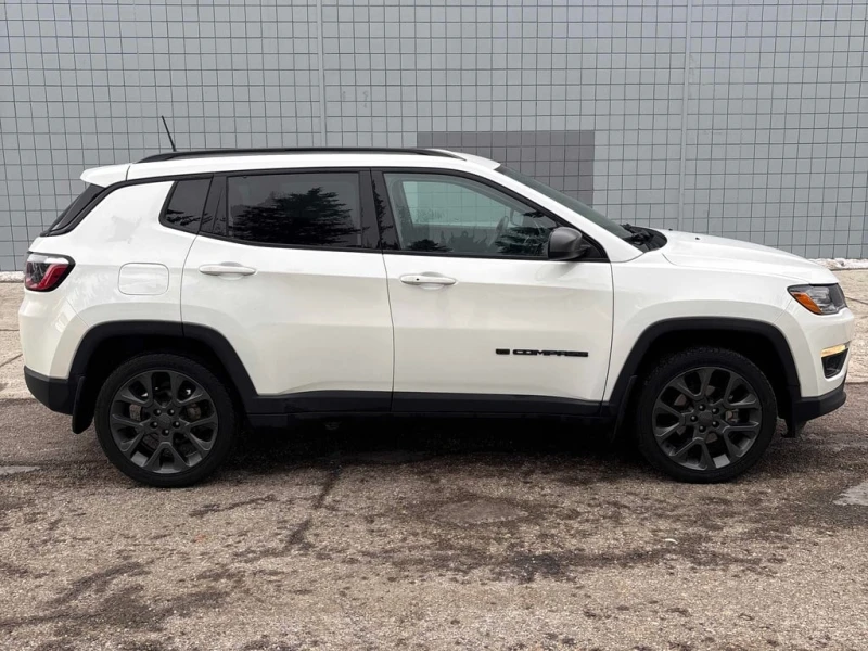 Jeep Compass * 80th Anniversary * CARFAX * БЕЗ ПЪРВОНАЧАЛНА ВНО, снимка 3 - Автомобили и джипове - 53076005