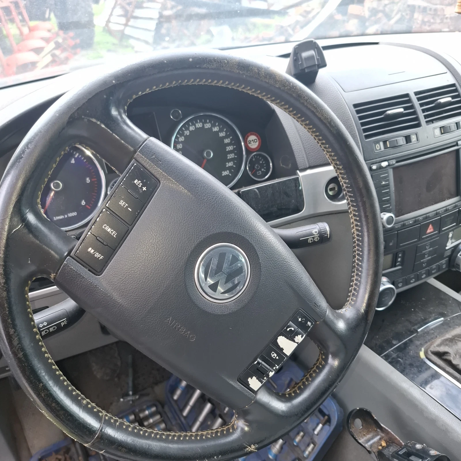 VW Touareg, снимка 3 - Автомобили и джипове - 54150243
