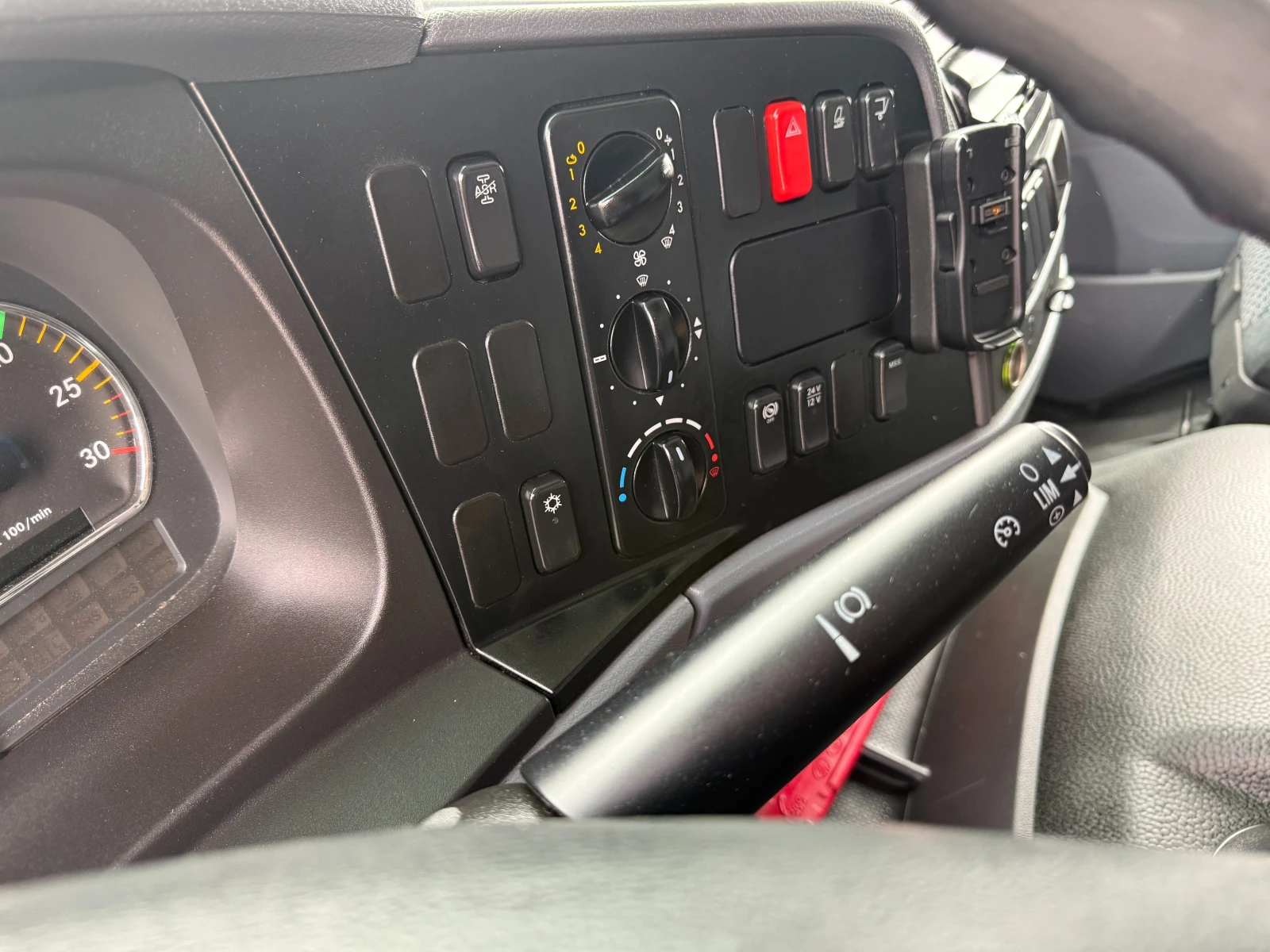 Mercedes-Benz Atego 1224 Bluetec 5 7.10м. Клима Падащ борд , снимка 15 - Камиони - 54205566