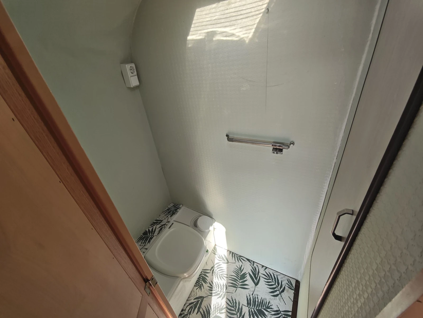 Каравана HYMER / ERIBA Hylender , снимка 11 - Каравани и кемпери - 55926917