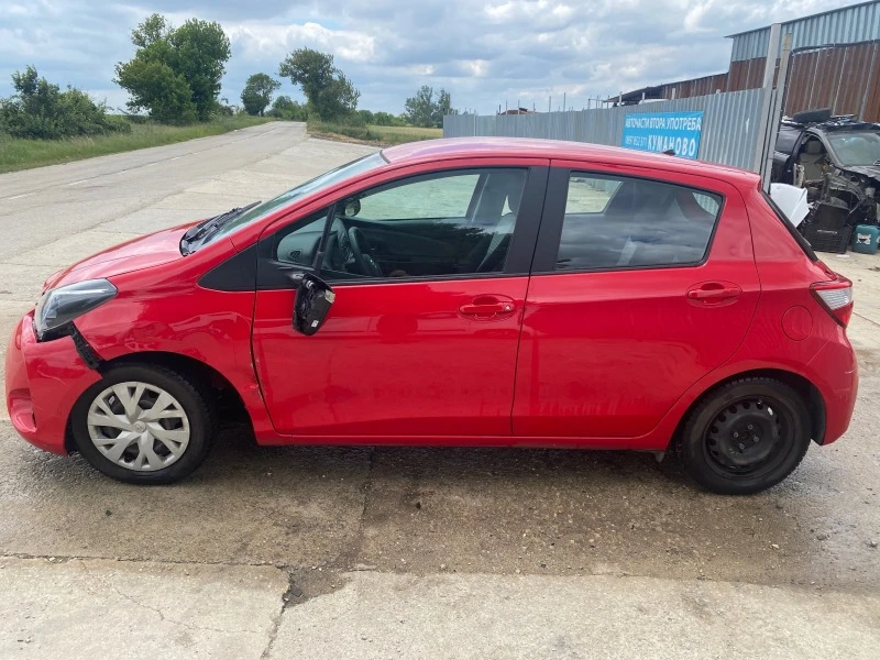 Toyota Yaris 1.0i, снимка 3 - Автомобили и джипове - 41244577