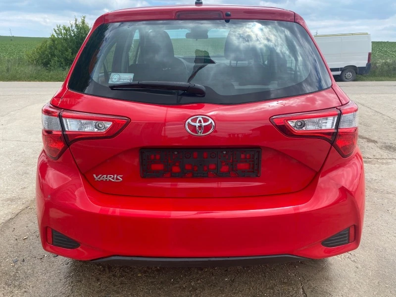 Toyota Yaris 1.0i, снимка 5 - Автомобили и джипове - 41244577