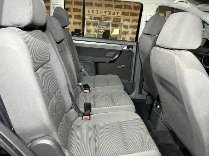 VW Touran 2.0 Бензин/Метан, снимка 11 - Автомобили и джипове - 43096552