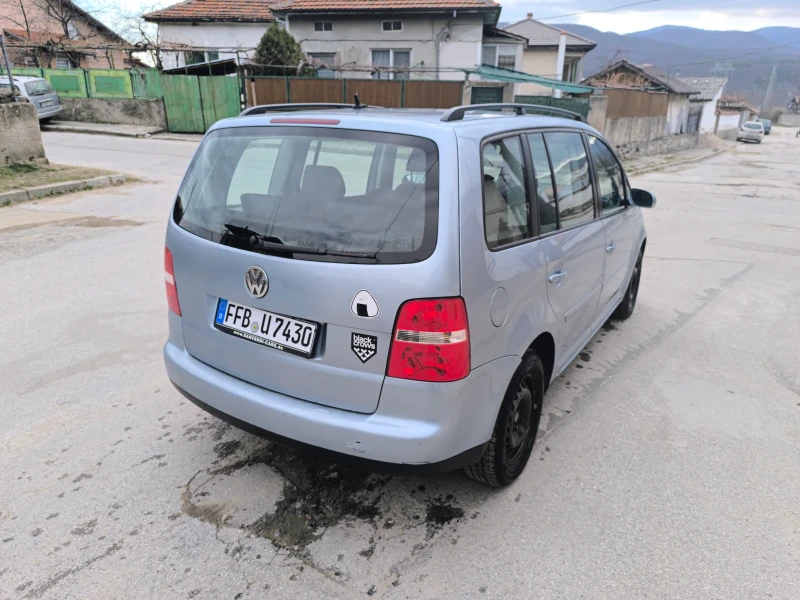 VW Touran 2.0 TDI, снимка 6 - Автомобили и джипове - 49153128