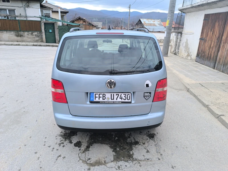 VW Touran 2.0 TDI, снимка 7 - Автомобили и джипове - 49153128