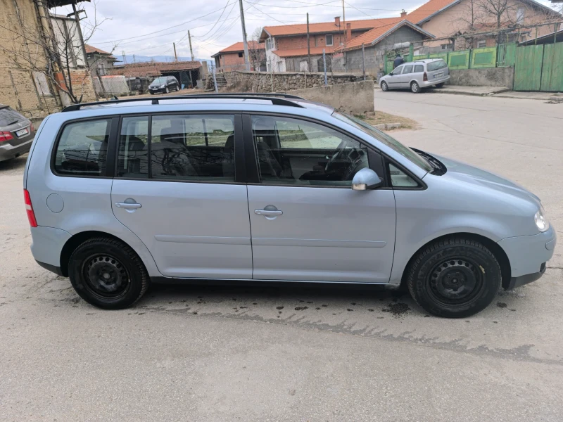 VW Touran 2.0 TDI, снимка 4 - Автомобили и джипове - 49153128