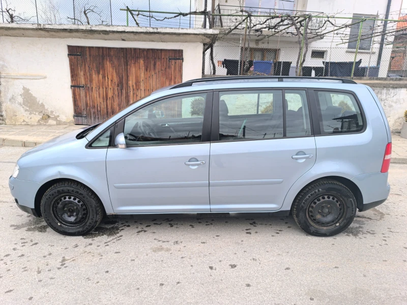 VW Touran 2.0 TDI, снимка 11 - Автомобили и джипове - 49153128