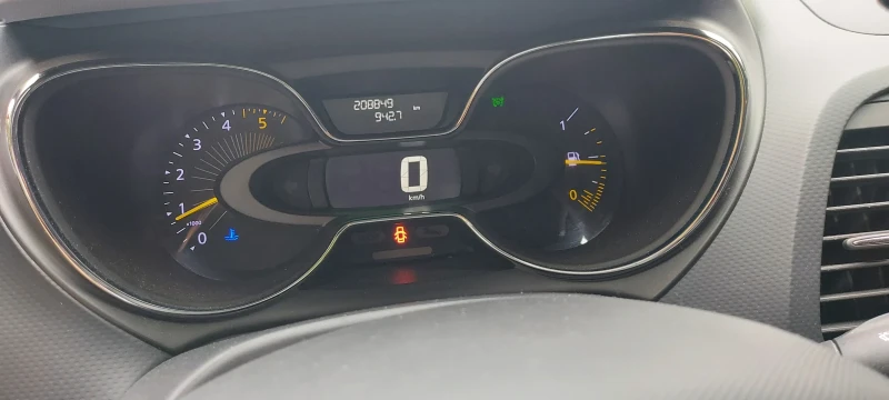Renault Captur, снимка 4 - Автомобили и джипове - 51884021