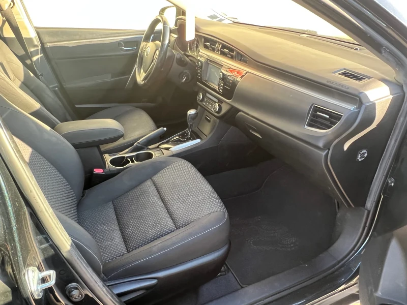 Toyota Corolla 1.6 i , снимка 8 - Автомобили и джипове - 52794716