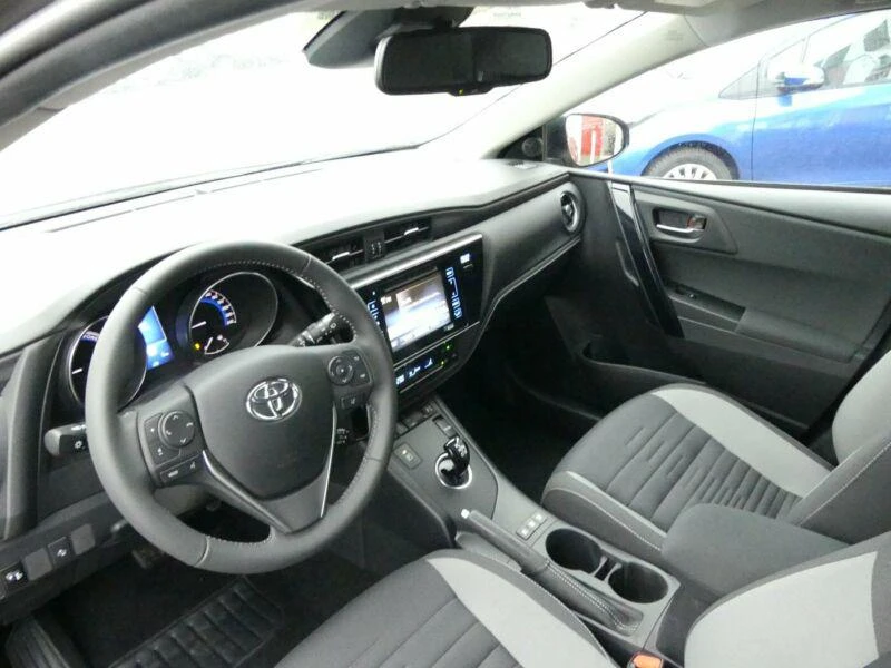 Toyota Auris Hybrid 1.8 VVTi Touring Sports, снимка 2 - Автомобили и джипове - 24445857