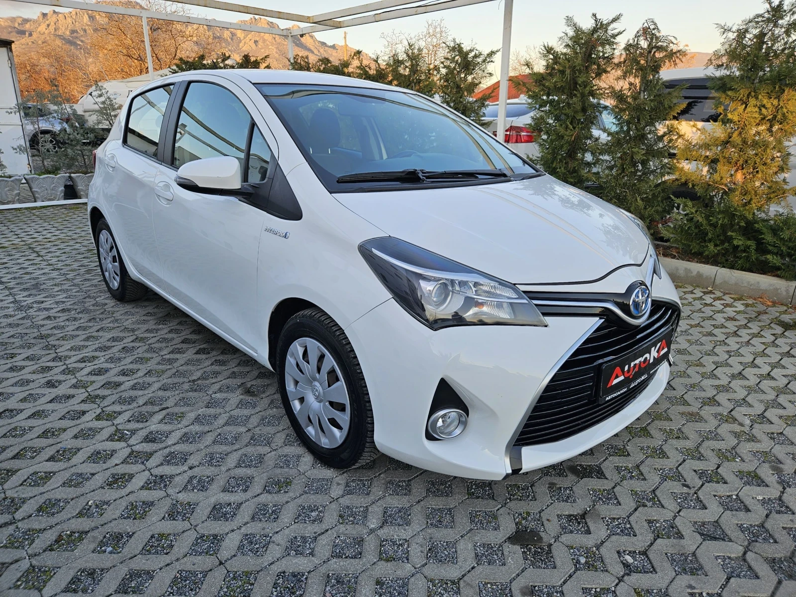 Toyota Yaris 1.5Hybrid-75кс= АВТОМАТ= КАМЕРА= EURO 6B= * ACTIVE - изображение 2