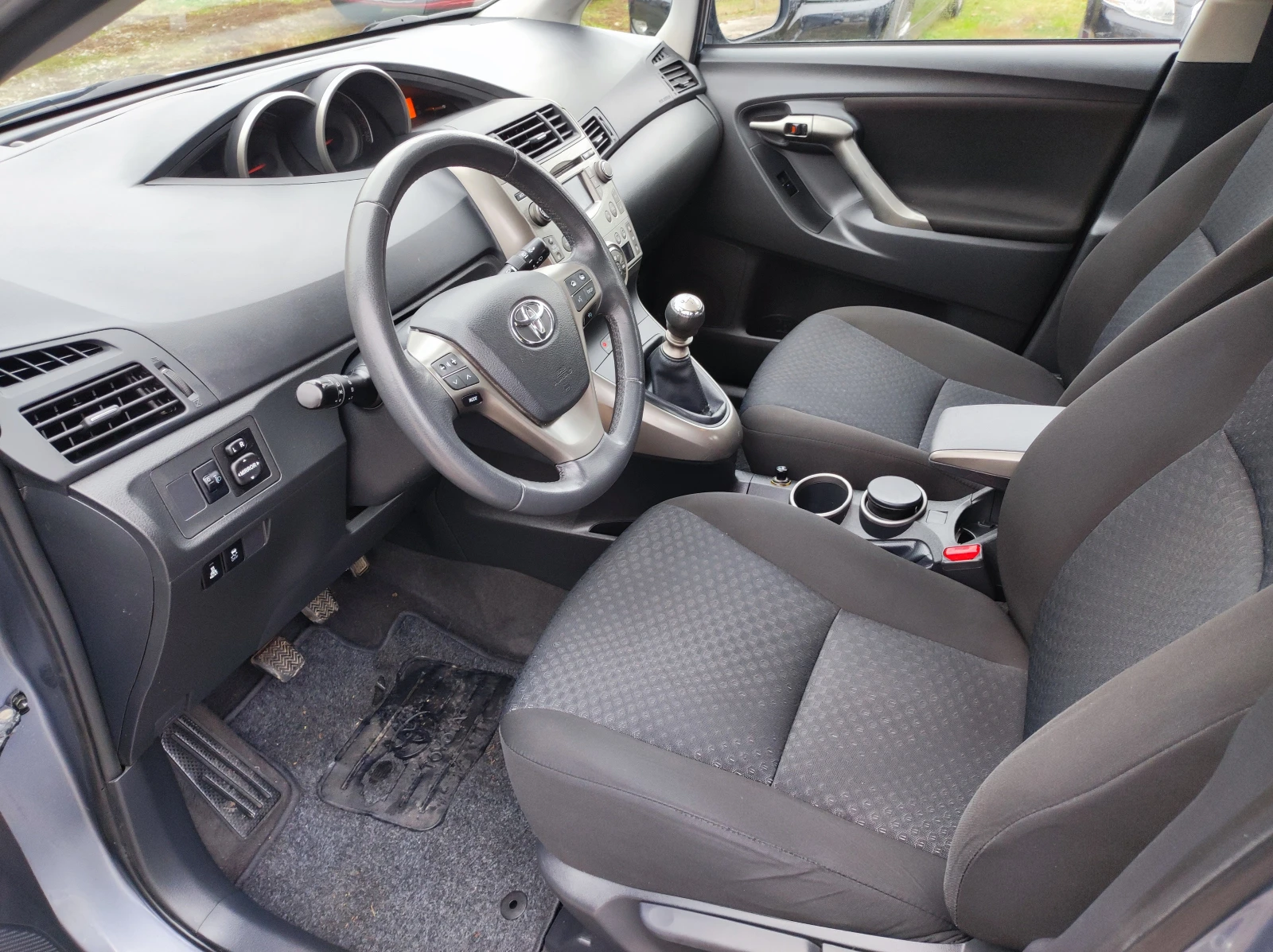 Toyota Verso 2.0D4d 126hp euro5 181000km - изображение 7