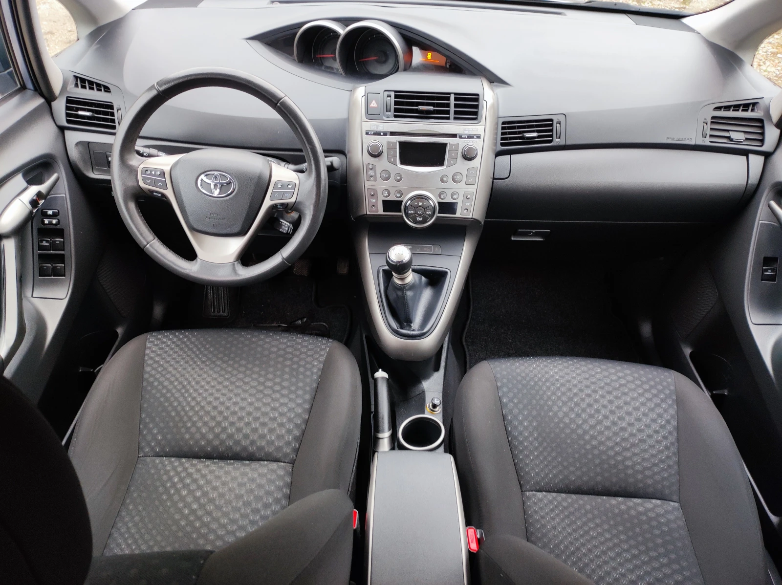 Toyota Verso 2.0D4d 126hp euro5 181000km - изображение 10