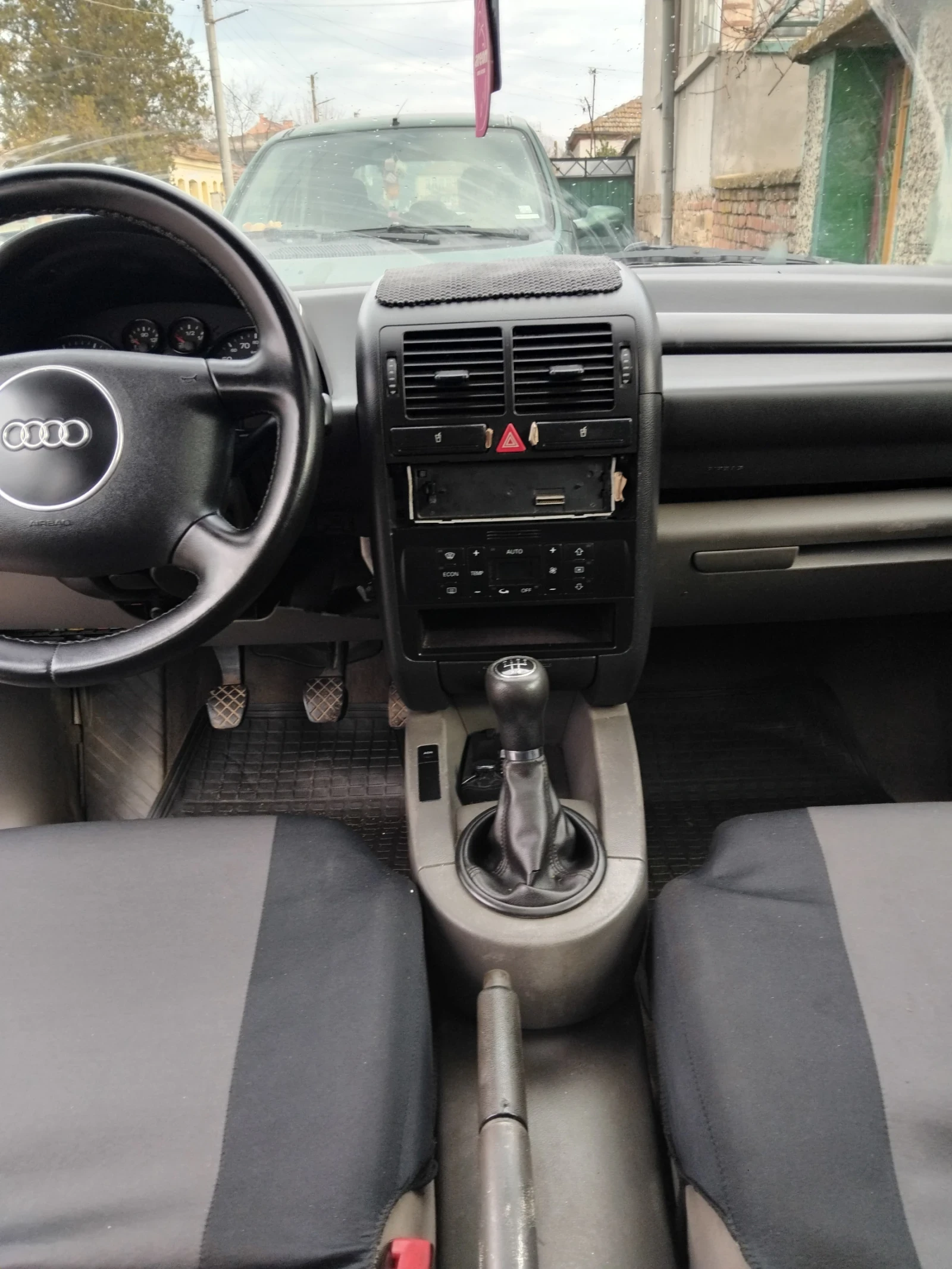 Audi A2 1.4 - изображение 3