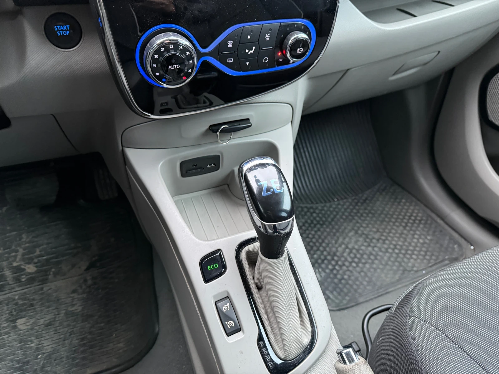 Renault Zoe 21kw, снимка 10 - Автомобили и джипове - 53852050