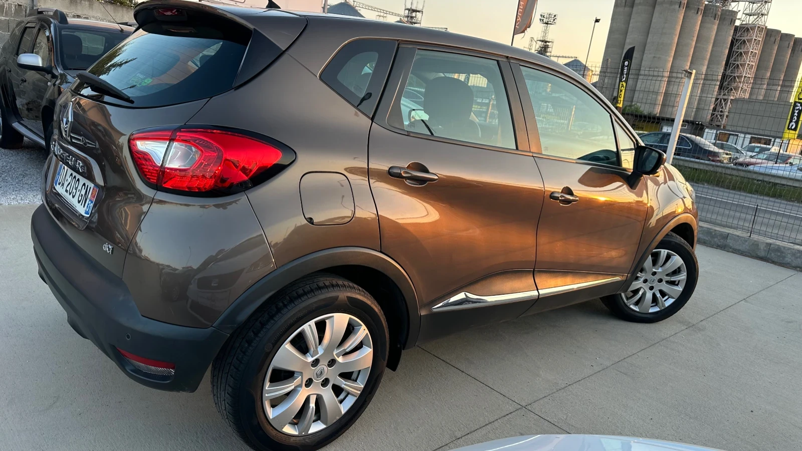 Renault Captur 1.5dci 90к. Нави! Клима! Start/stop! Keyless! , снимка 5 - Автомобили и джипове - 54429991