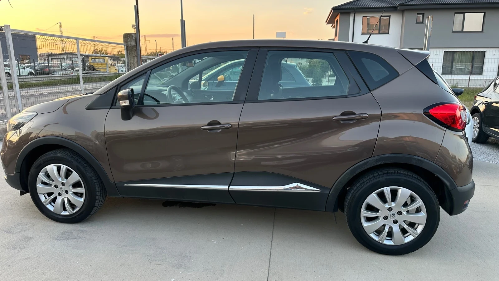 Renault Captur 1.5dci 90к. Нави! Клима! Start/stop! Keyless! , снимка 8 - Автомобили и джипове - 54429991