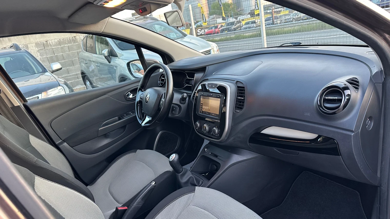 Renault Captur 1.5dci 90к. Нави! Клима! Start/stop! Keyless! , снимка 12 - Автомобили и джипове - 54429991