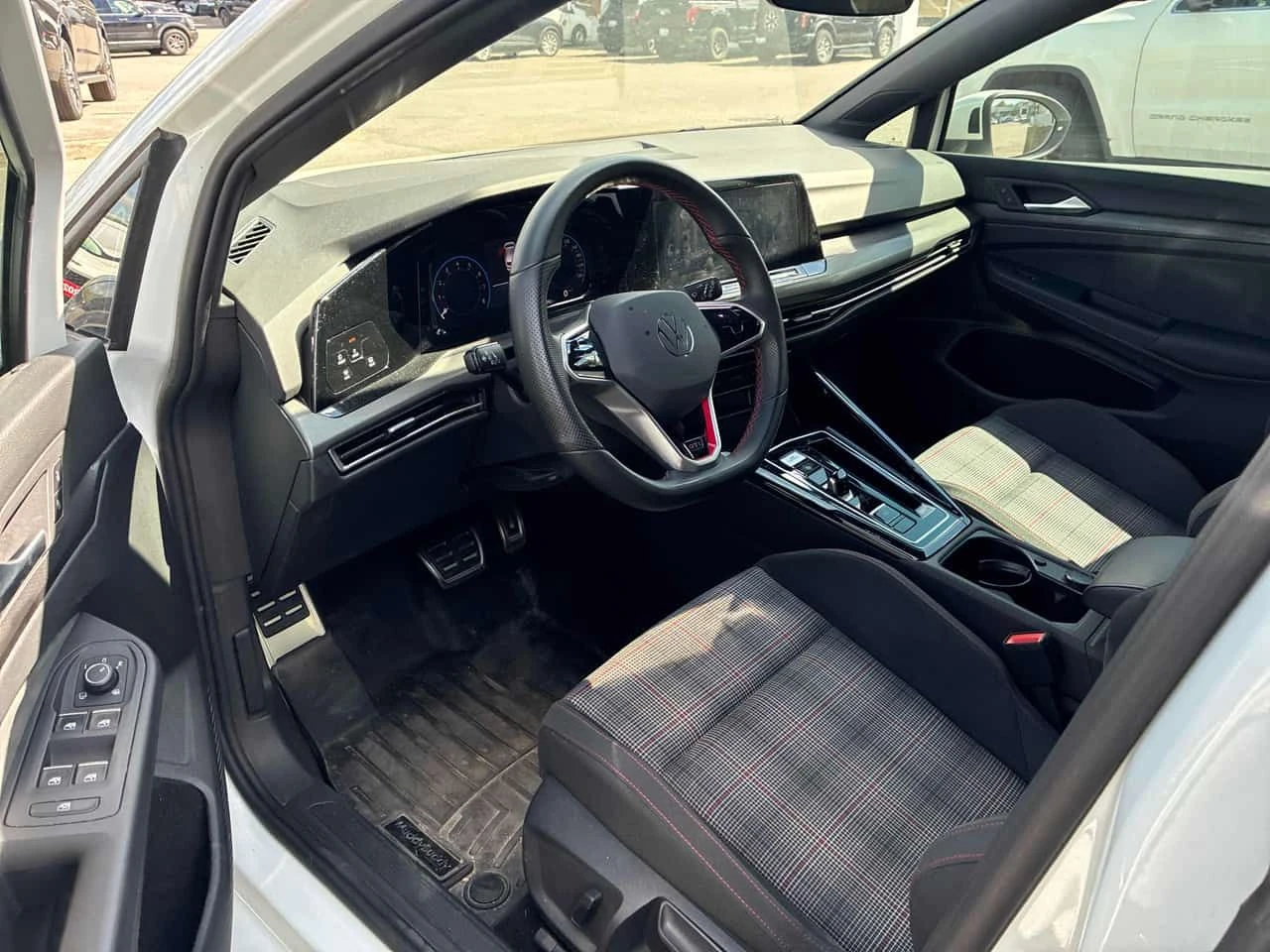 VW Golf GTI | ПОДГРЕВ | КАМЕРА | CARFAX | , снимка 5 - Автомобили и джипове - 54826290