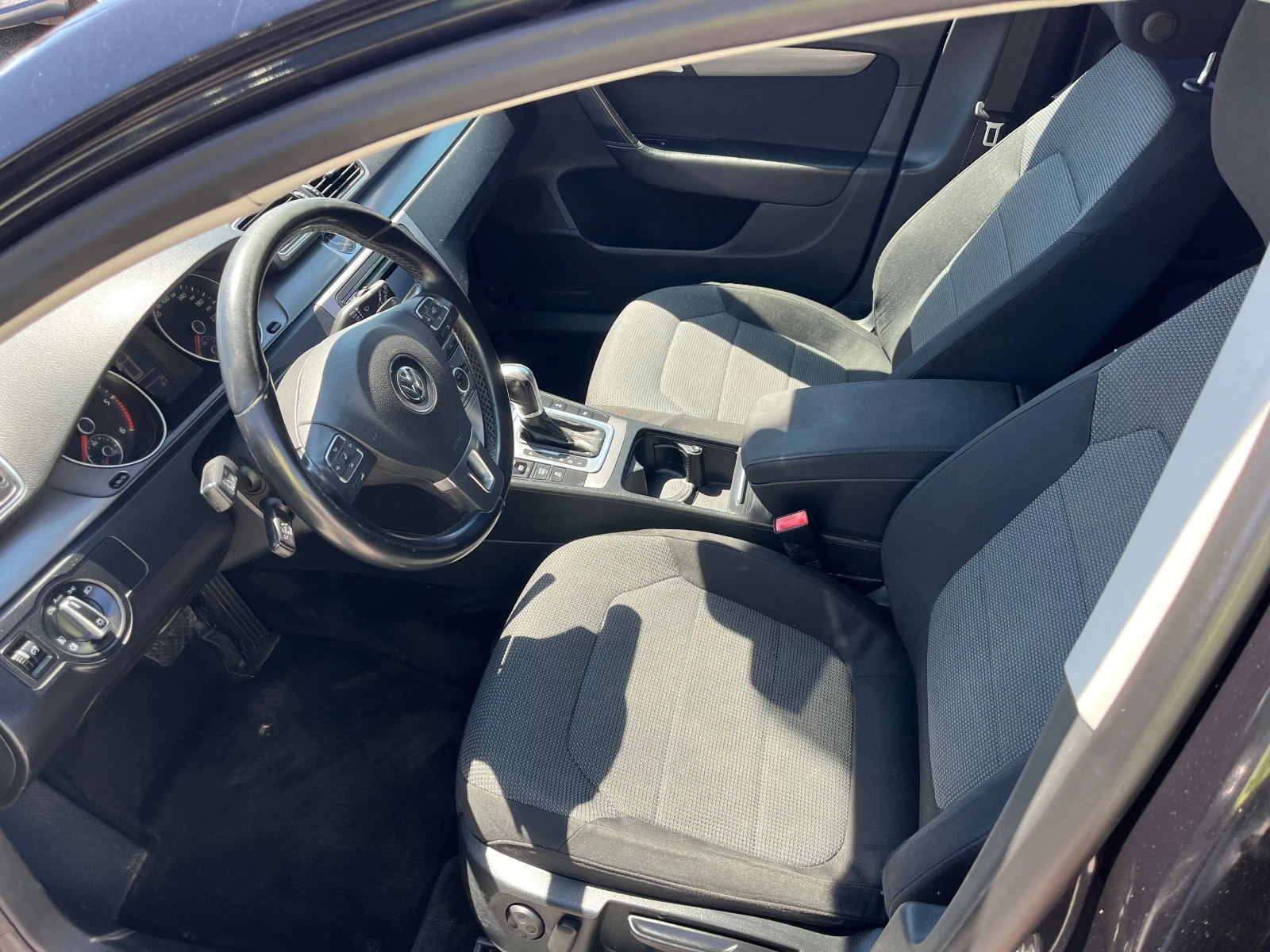 VW Passat 2.0TDI, снимка 11 - Автомобили и джипове - 55510230