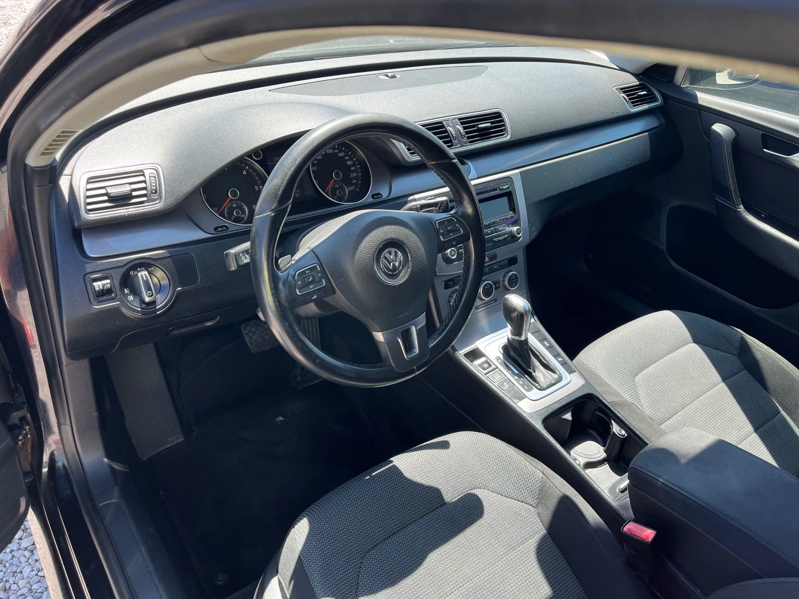 VW Passat 2.0TDI, снимка 12 - Автомобили и джипове - 55510230