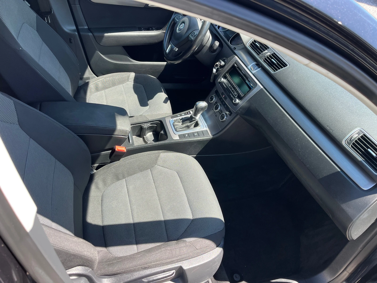 VW Passat 2.0TDI, снимка 10 - Автомобили и джипове - 55510230