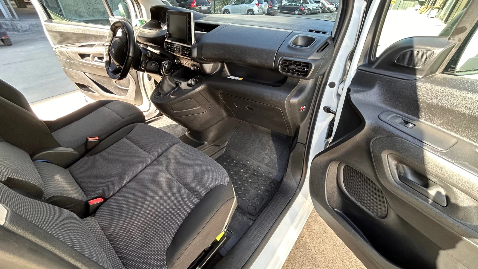 Peugeot Partner 1.6 HDI , снимка 9 - Автомобили и джипове - 56002049